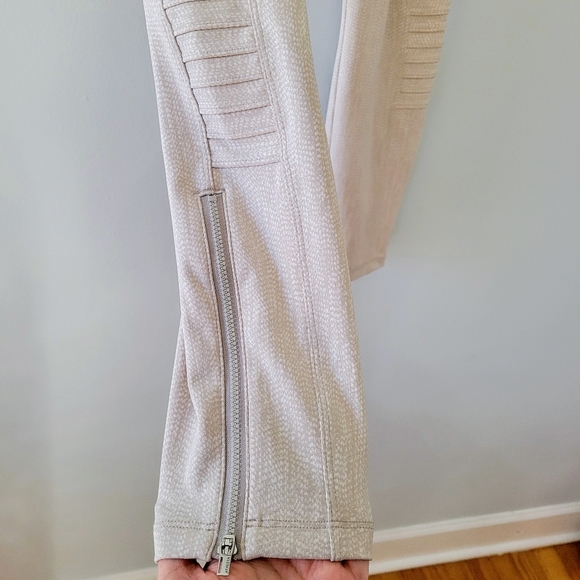 Athleta Delancey Textured Moto Tight EUC Size Medium, Zippered Pockets High Rise - Picture 7 of 15